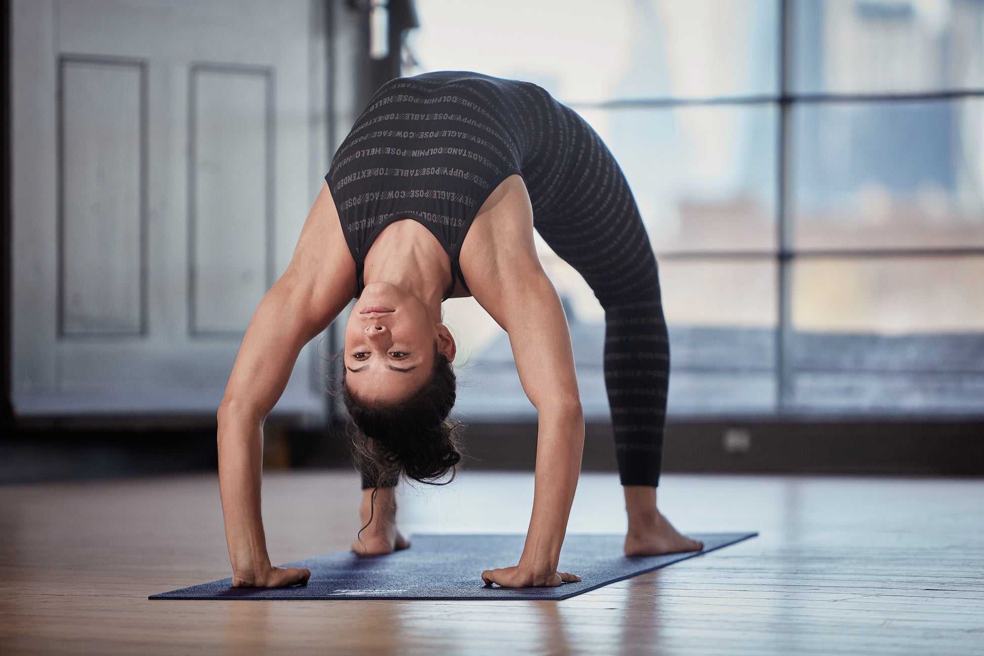 mat para yoga de doble cara reebok 4 mm azul