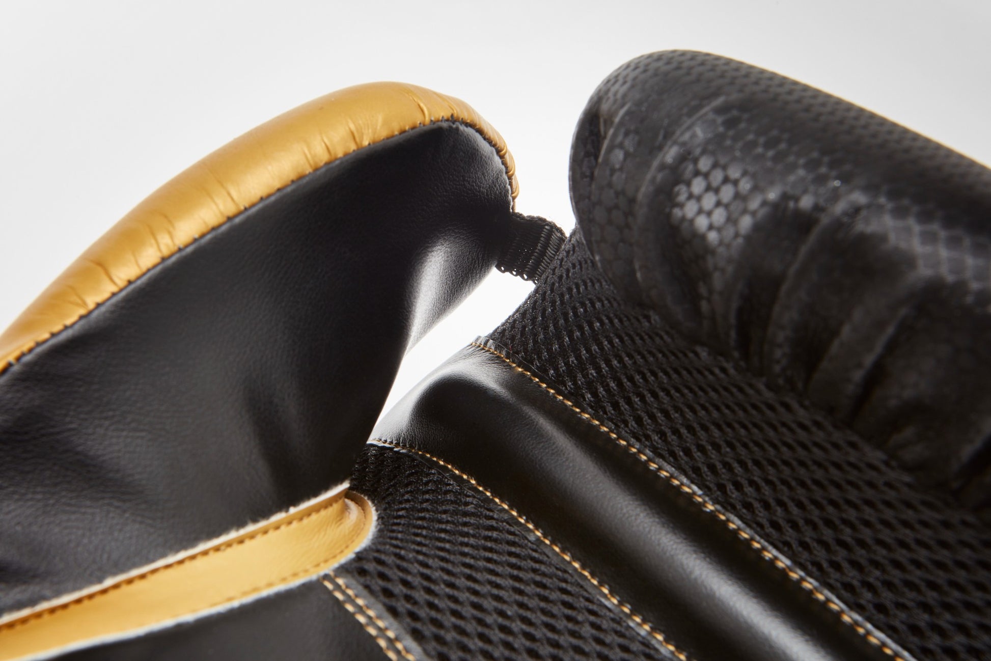 guantes de box reebok dorado negro